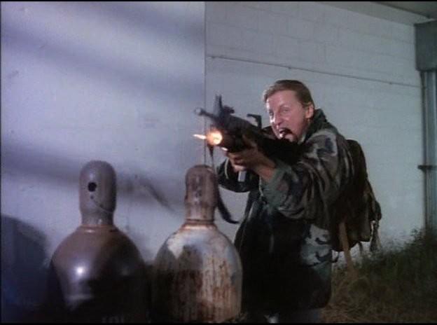Кадр из фильма Удавка / Stranglehold (1994)