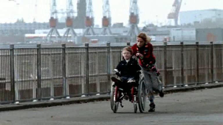 Кадр из фильма Синяя птица / Bluebird (2004)