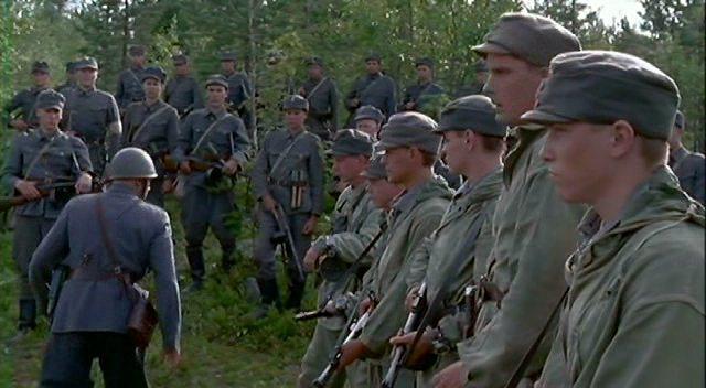 Кадр из фильма Вдали от линии фронта / Framom främsta linjen (2004)