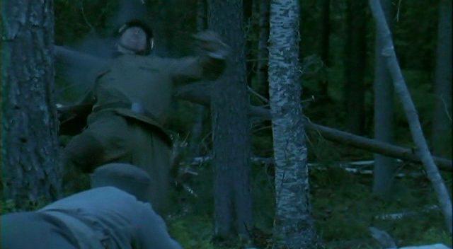 Кадр из фильма Вдали от линии фронта / Framom främsta linjen (2004)