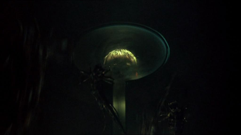Кадр из фильма Тварь / Alien Lockdown (2004)
