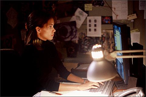 Кадр из фильма Готика / Gothika (2004)
