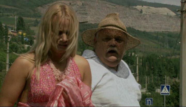 Кадр из фильма Королева бензоколонки 2 (2004)