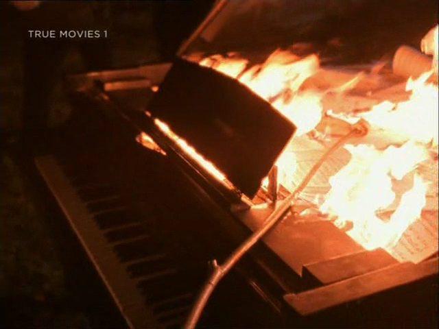 Кадр из фильма Голоса из запертой комнаты / Voices (1995)