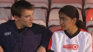 Кадры из фильма Играй как Бэкхем / Bend It Like Beckham (2003)
