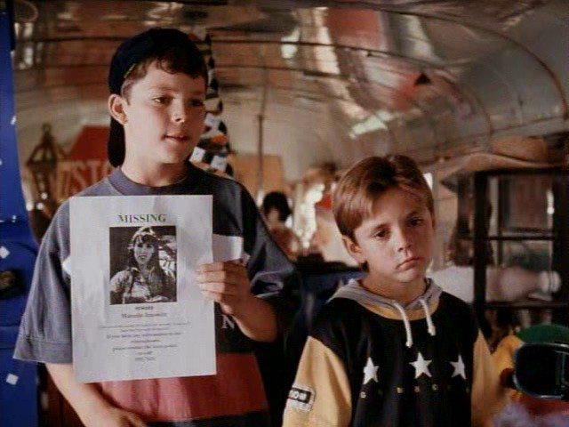 Кадр из фильма Клуб домашних детективов / Clubhouse Detectives (1996)