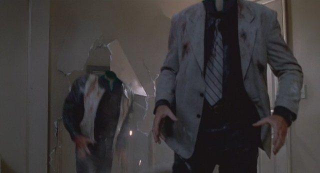 Кадр из фильма 8 голов в одной сумке / 8 Heads in a Duffel Bag (1997)
