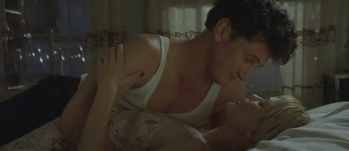 Кадр из фильма Она прекрасна / She's So Lovely (1997)
