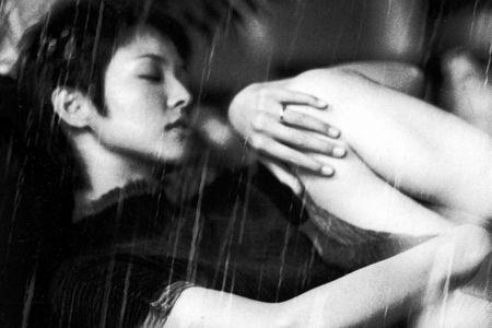 Кадр из фильма Июньский змей / Rokugatsu no hebi (2002)