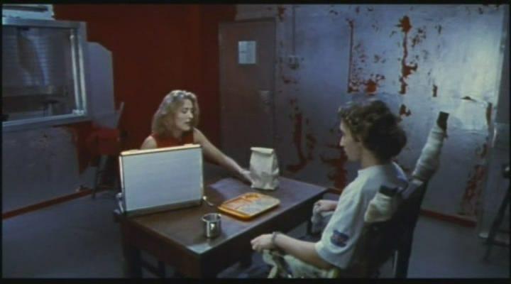 Кадр из фильма Урод / The Ugly (1997)