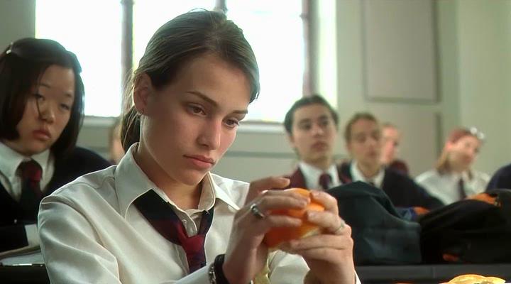 Кадр из фильма Вас не догонят / Lost and Delirious (2002)