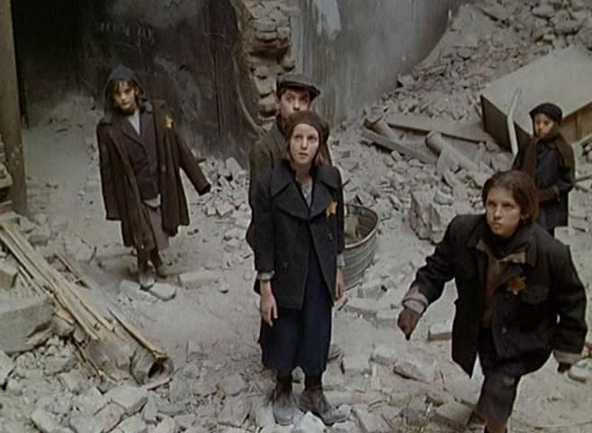 Кадр из фильма Остров на Птичьей улице / The Island on Bird Street (1997)