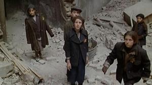 Кадры из фильма Остров на Птичьей улице / The Island on Bird Street (1997)