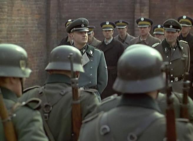 Кадр из фильма Остров на Птичьей улице / The Island on Bird Street (1997)