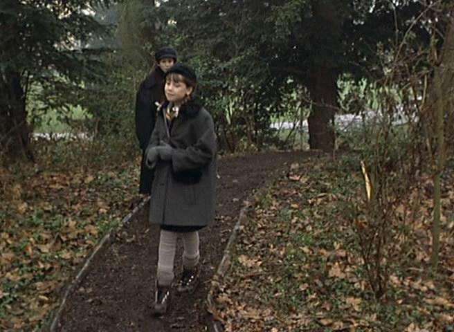 Кадр из фильма Остров на Птичьей улице / The Island on Bird Street (1997)