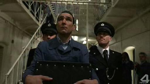 Кадр из фильма Костолом / Mean Machine (2002)