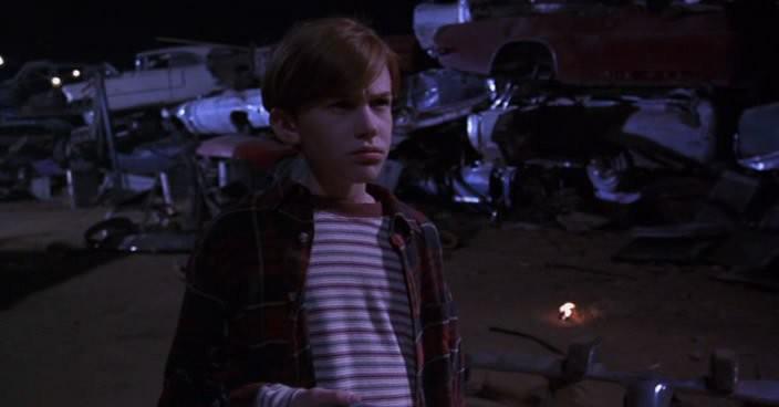Кадр из фильма Звездный бойскаут / Star Kid (1997)