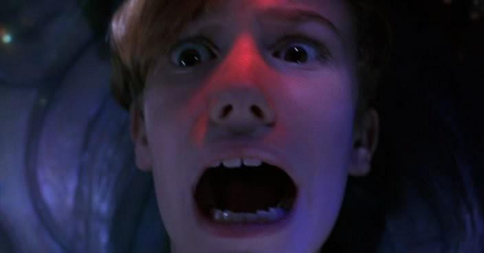 Кадр из фильма Звездный бойскаут / Star Kid (1997)