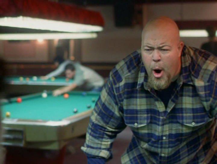 Кадр из фильма Поединок / Poolhall Junkies (2002)