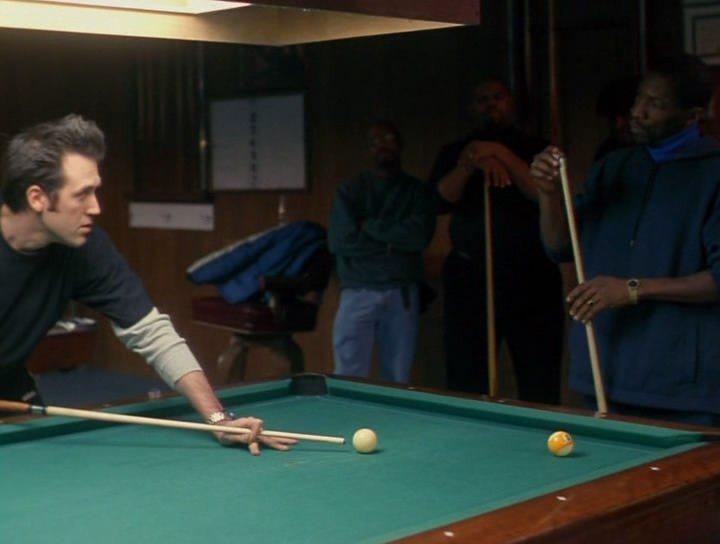 Кадр из фильма Поединок / Poolhall Junkies (2002)