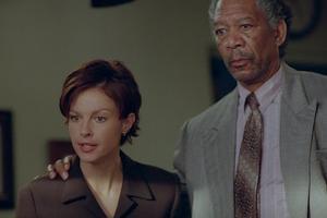 Кадр из фильма Особо тяжкие преступления / High Crimes (2002)