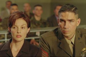 Кадр из фильма Особо тяжкие преступления / High Crimes (2002)