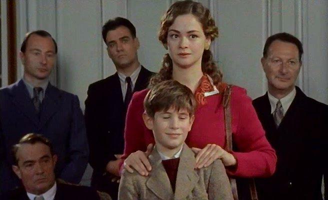 Кадр из фильма Маленький парижанин / Un petit Parisien (2002)