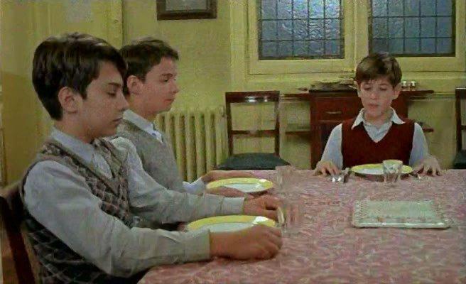 Кадр из фильма Маленький парижанин / Un petit Parisien (2002)