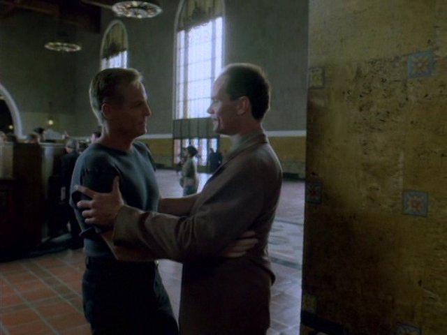 Кадр из фильма Спецагент / The Company Man (1998)