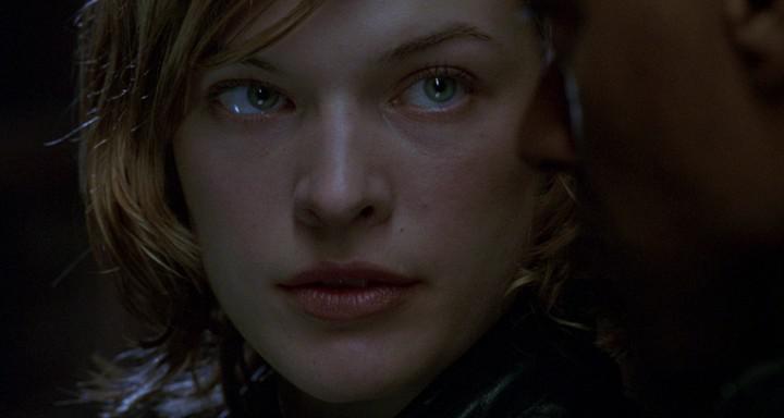 Кадр из фильма Обитель зла / Resident Evil (2002)