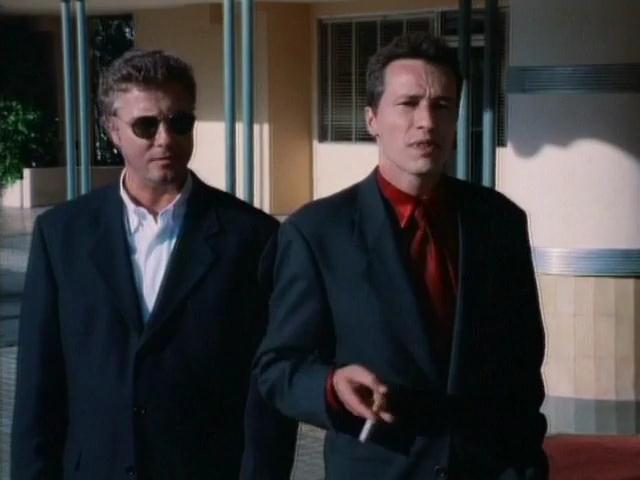 Кадр из фильма Застенчивый пистолет / Gunshy (1998)