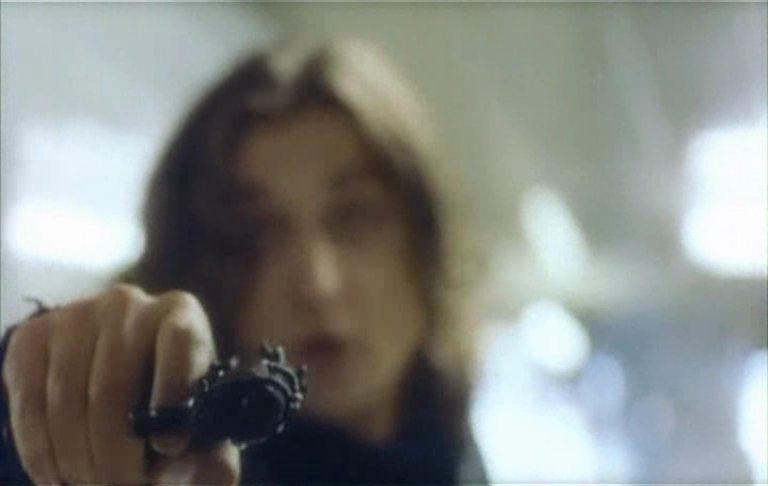 Кадр из фильма Тело будет предано земле, а старший мичман будет петь (1998)