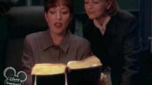 Кадры из фильма Мистер директриса / Philo Vance's Gamble (1998)