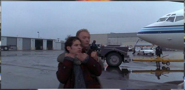Кадр из фильма Ночная посылка / Overnight Delivery (1998)