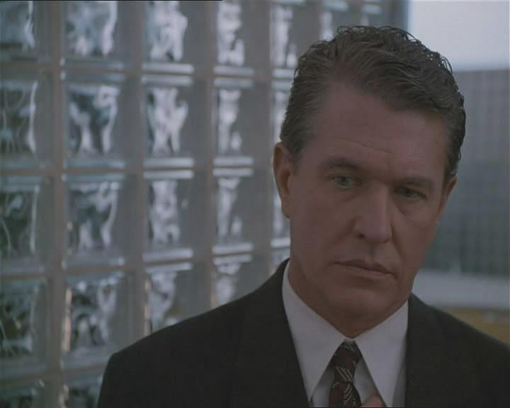 Кадр из фильма Заговор / Shadow of Doubt (1998)