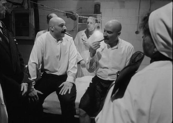 Кадр из фильма Хрусталев, машину! (1998)