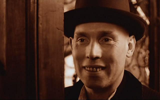 Кадр из фильма Про уродов и людей (1998)