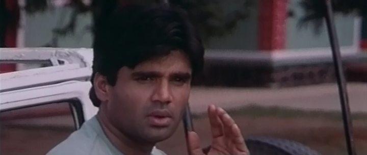 Кадр из фильма Никто не сравнится с нами / Humse Badhkar Kaun: The Entertainer (1998)