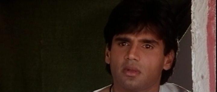 Кадр из фильма Никто не сравнится с нами / Humse Badhkar Kaun: The Entertainer (1998)