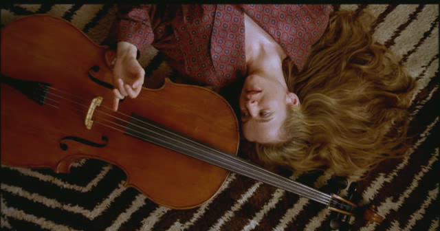 Кадр из фильма Хилари и Джеки / Hilary and Jackie (1998)