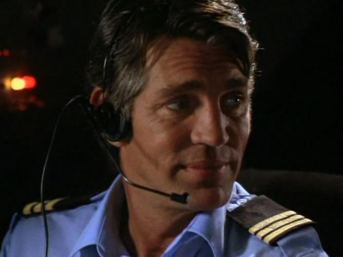 Кадр из фильма Опасный рейс / Rough Air: Danger on Flight 534 (2001)