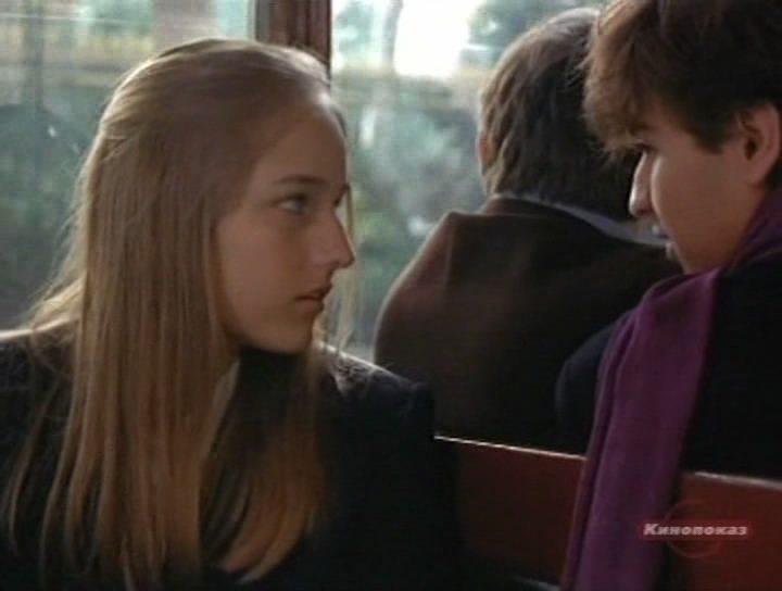 Кадр из фильма Дочь солдата никогда не плачет / A Soldier's Daughter Never Cries (1998)