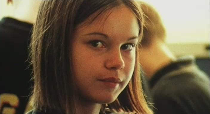 Кадр из фильма Покажи мне любовь / Fucking Åmål (1998)