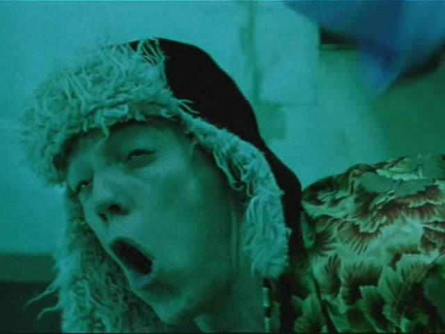 Кадр из фильма Большой размер / Large (2001)