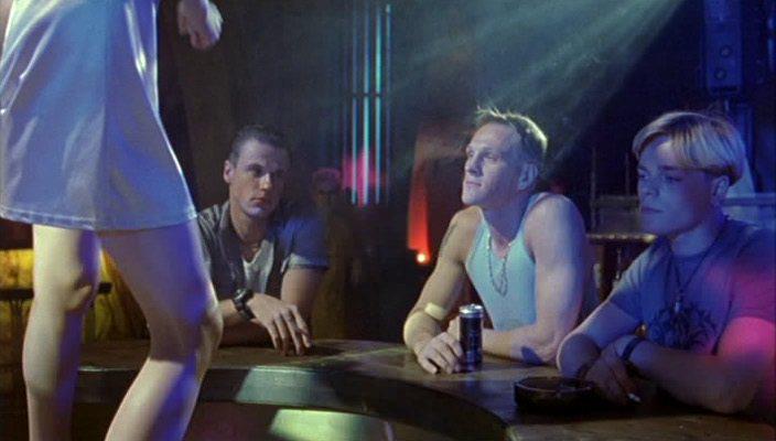 Кадр из фильма Собачья жара / Hundstage (2001)
