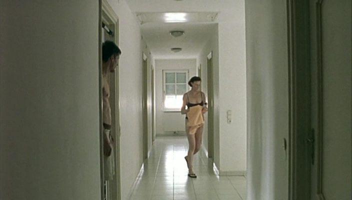Кадр из фильма Собачья жара / Hundstage (2001)
