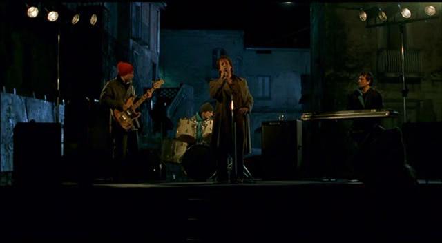 Кадр из фильма Лишний человек / L'uomo in più (2001)