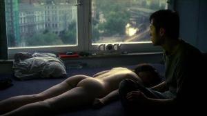 Кадры из фильма Через день / In den Tag hinein (2001)