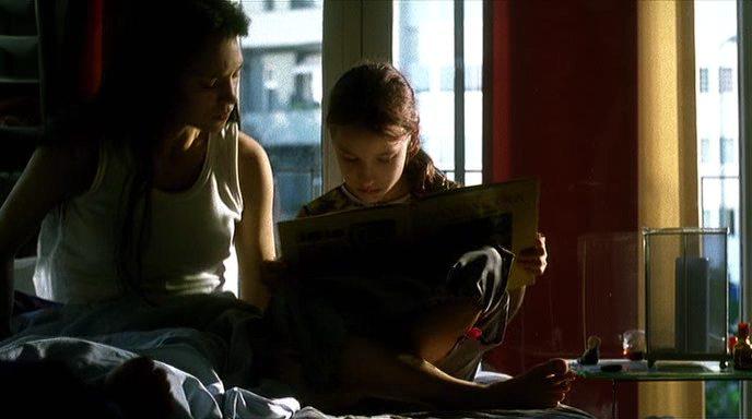 Кадр из фильма Через день / In den Tag hinein (2001)