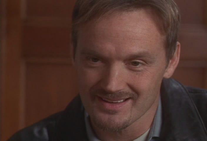 Кадр из фильма Между жизнью и смертью / Hostage Negotiator (2001)